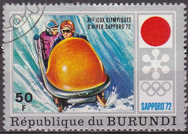 Burundi 1972 Scott 393 Sello * Juegos Olimpicos Sapporo Japon Bobsleigh 50F Matasello de favor Preobliterado